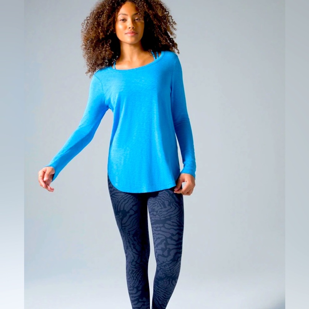 Soma women’s long sleeve Shirttail tee, light blue size XL, NWT